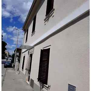 Vanesa Pula